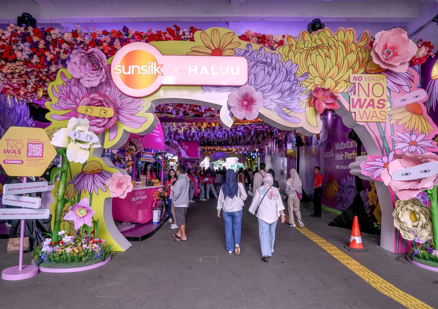 Sunsilk x HALUU floral tunnel entrance with visitors walking through